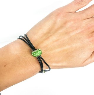 Handmade Teraka armband, typ 005, svart/grön