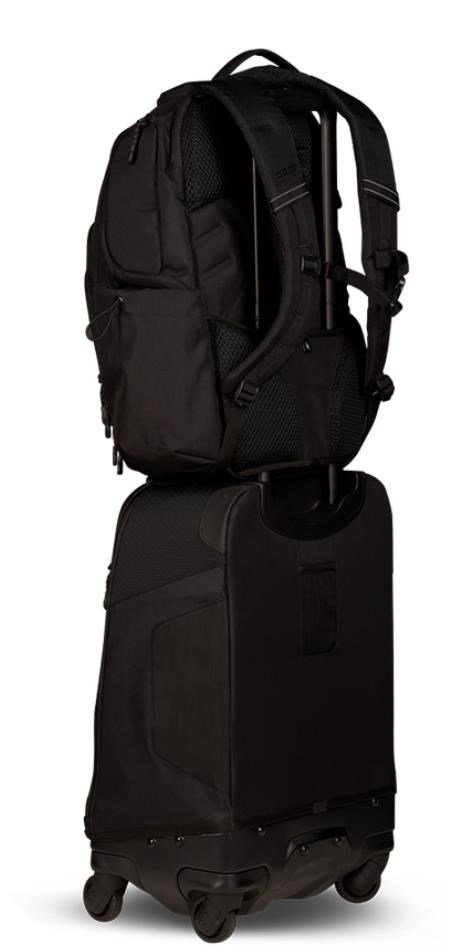Ogio Renegade 22" 4-Wheel Travel Bag 33L golfbag, svart
