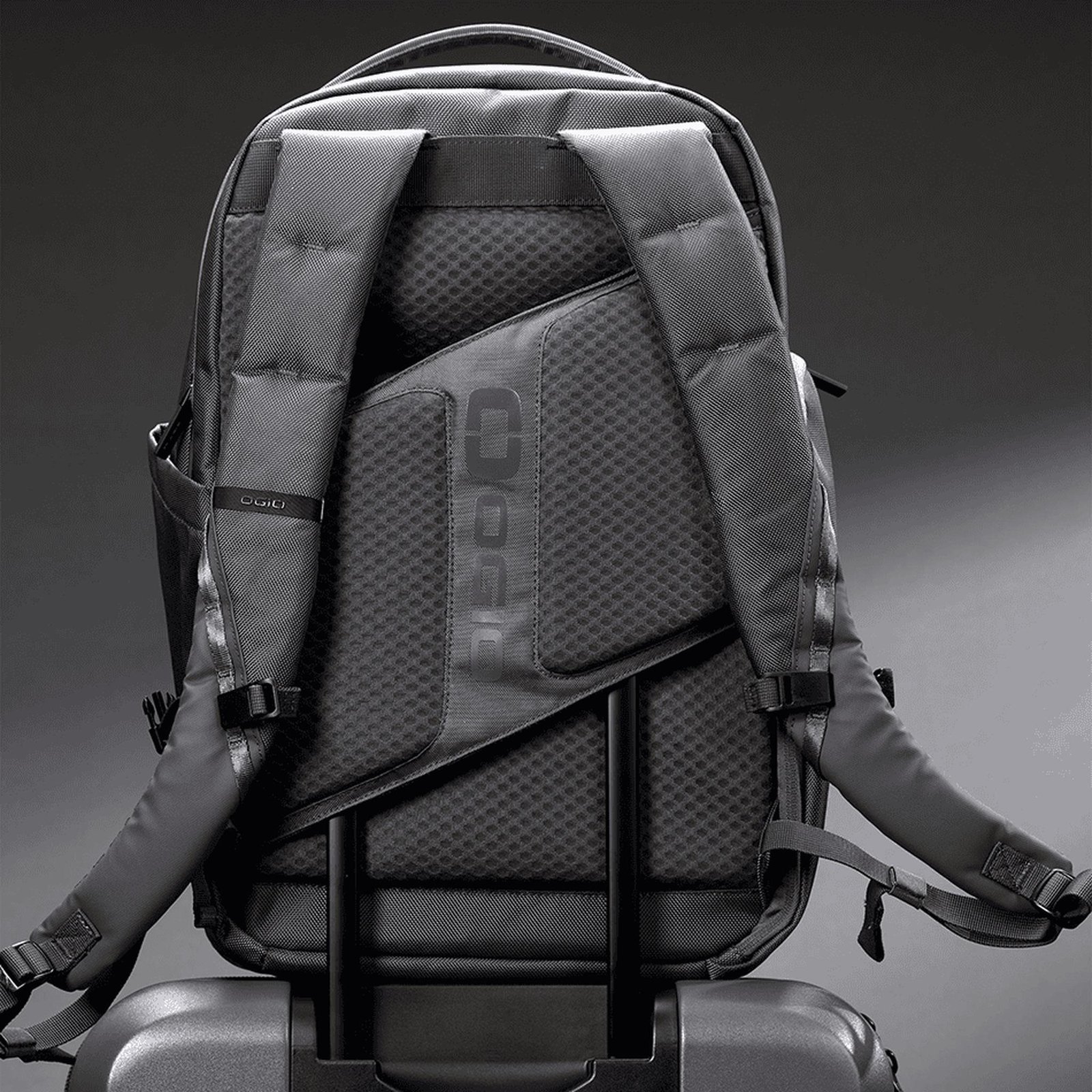 Ogio Ogio Pace Pro 25L Backpack bag, grey pinstripe