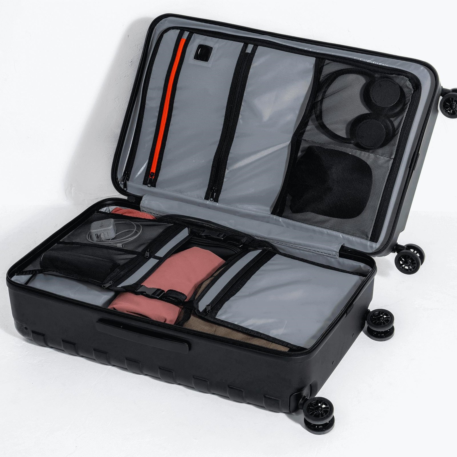 Ogio Renegade Vault Checked Luggage 95L bag, svart
