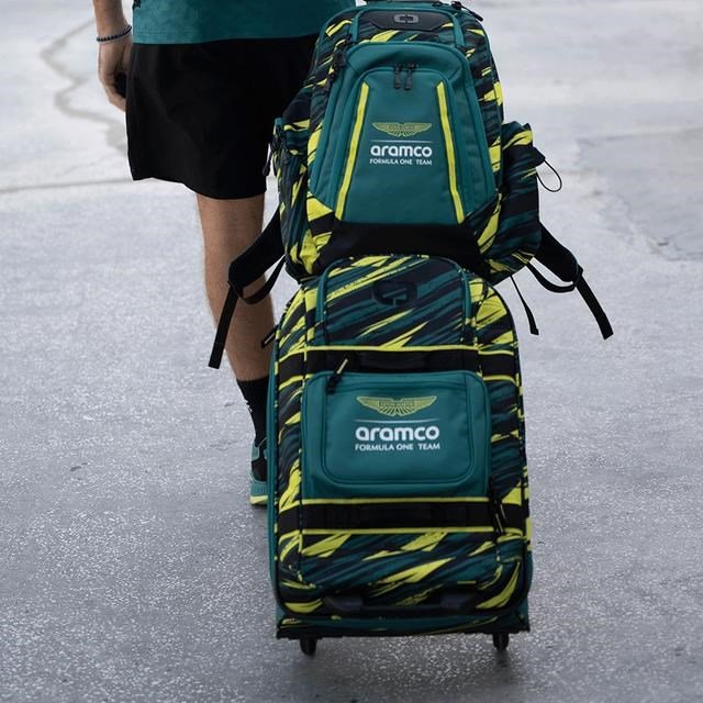 Ogio Ogio Alpha Layover Aston Martin F1 Team 40-44L bag, grön