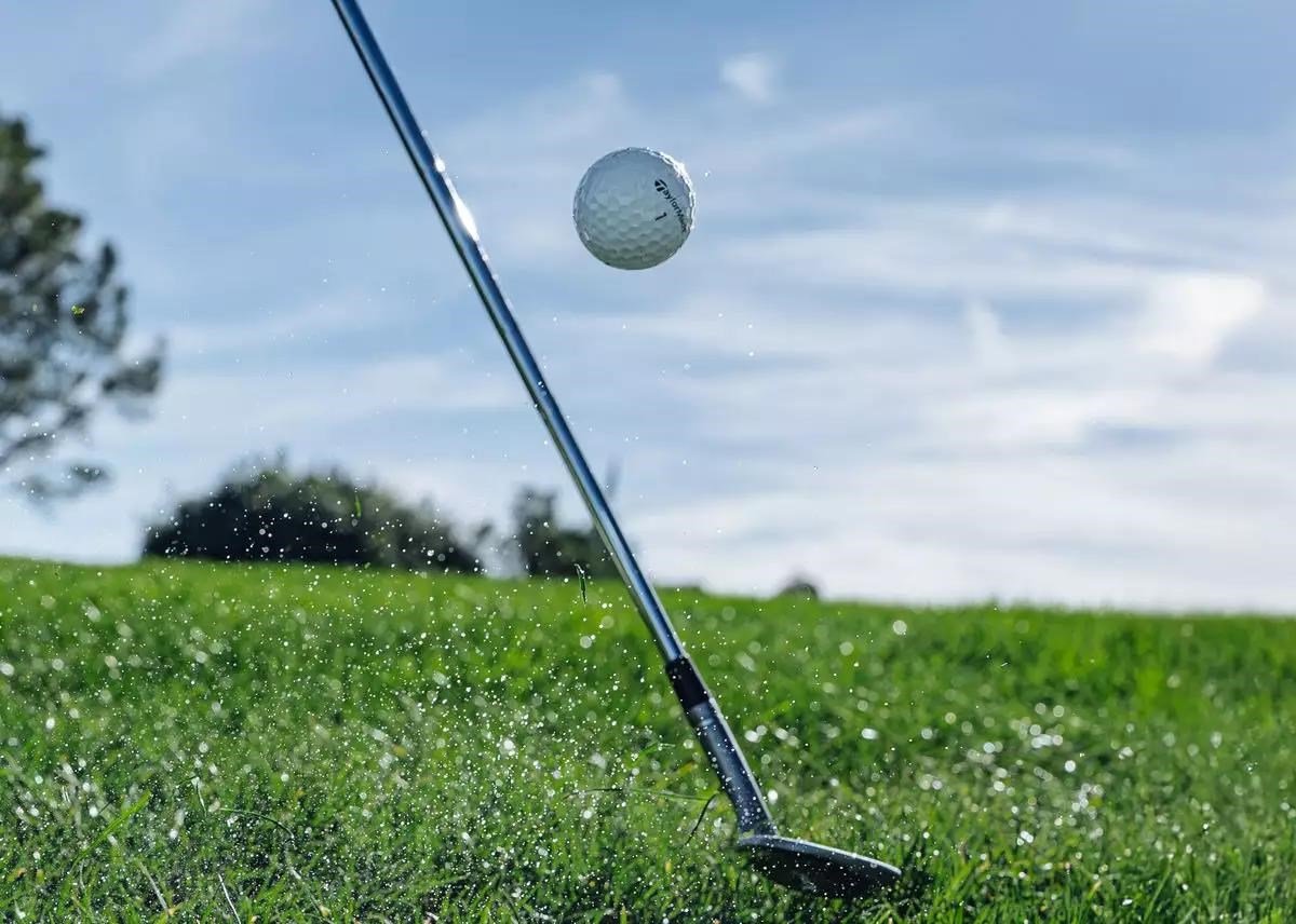 TaylorMade TP5 Stripe golfbollar