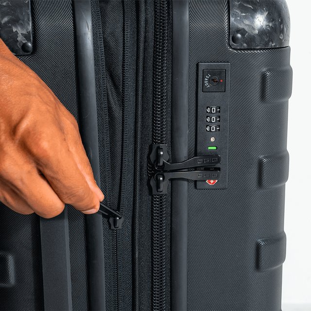 Ogio Renegade Vault carry-on bag, vit
