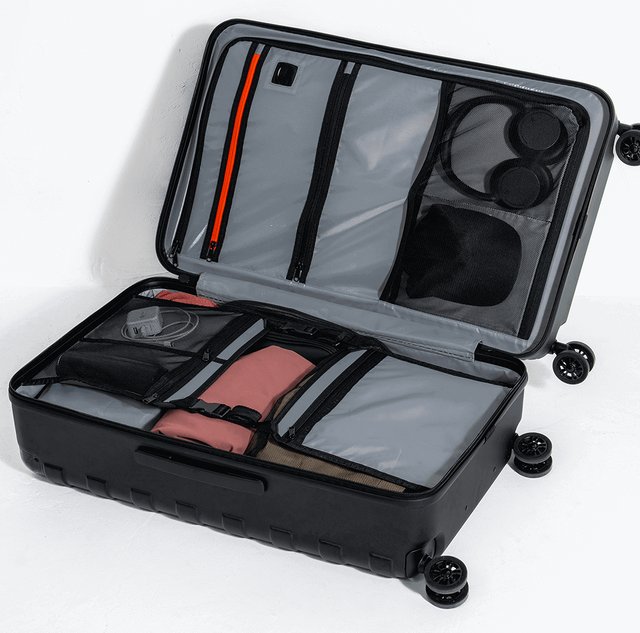 Ogio Renegade Vault Checked Luggage 95L resväska, vit