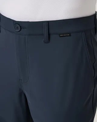 Travis Mathew Hero Hour Golf herr byxor, total eclipse