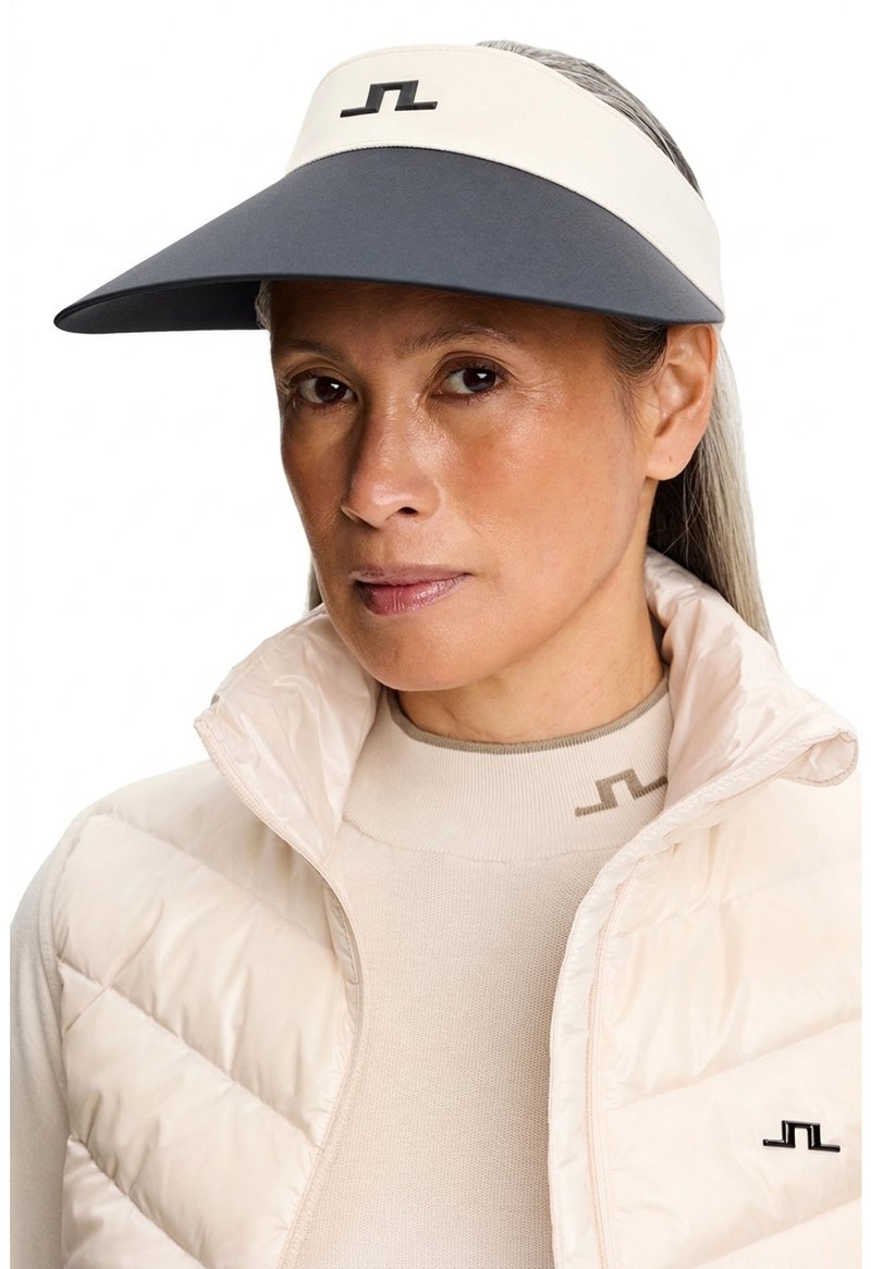 J.Lindeberg Ada Wide dam visor, moonbeam