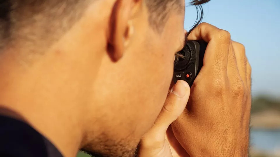 Canon PowerShot GOLF - built-in camera for photos and video