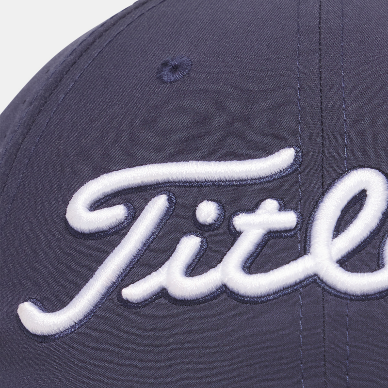 Ostrukturerade frontpaneler på Titleist Tour Breezer