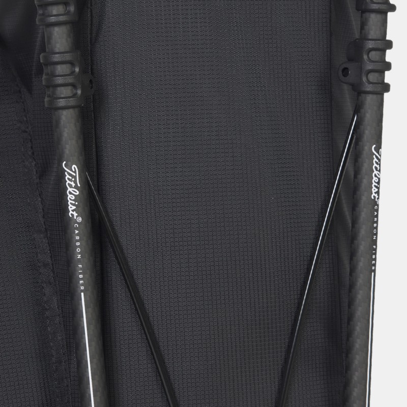 Slitstarka kolfiberben på Titleist Players 4 Carbon bärbag