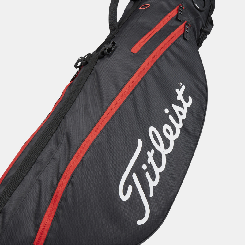 Klädfack i fullängd på Titleist Premium bärbag