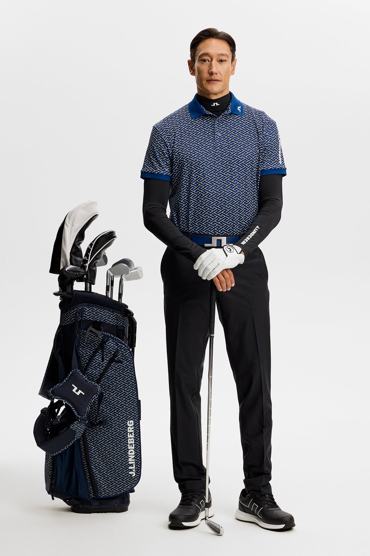 J.Lindeberg Tour Tech Print Polo Ladder Estate Navy - detaljbild på broderi och mönster