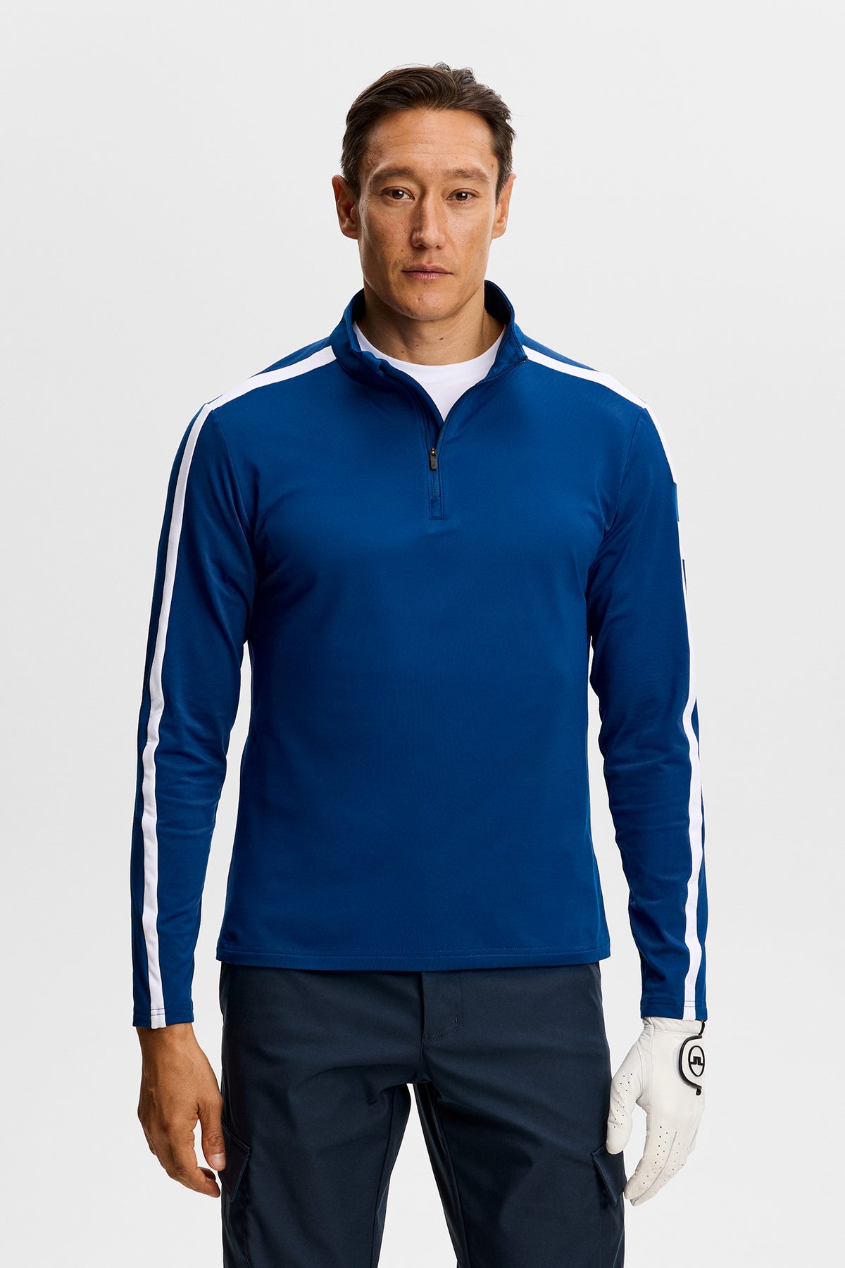 J.Lindeberg Keaton Quarter Zip Mid Layer Estate Blue – detaljerad produktbild framifrån på modell
