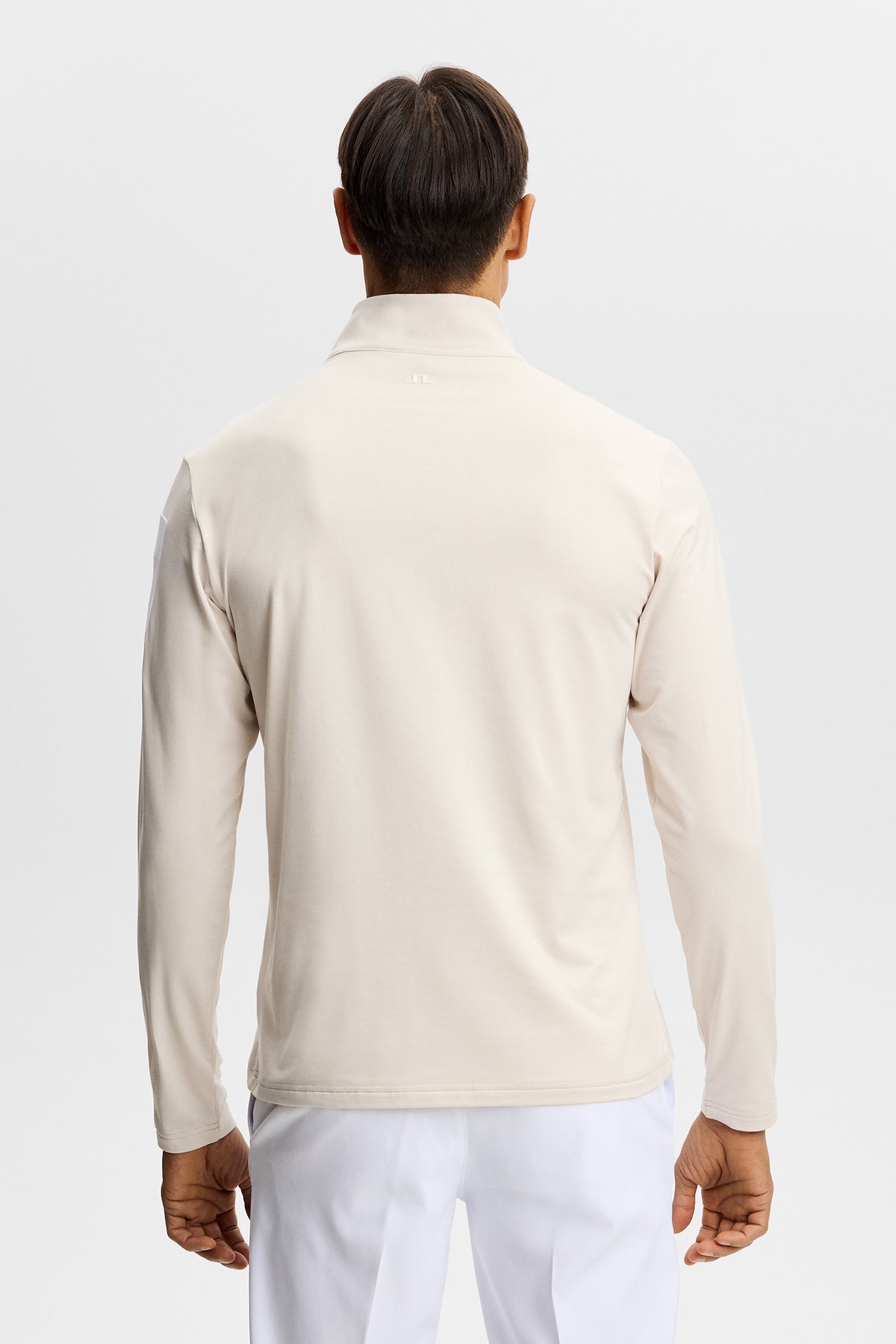 J.Lindeberg Keaton Quarter Zip Mid Layer Moonbeam – detaljbild på gummitryck på ärmen och dragkedja