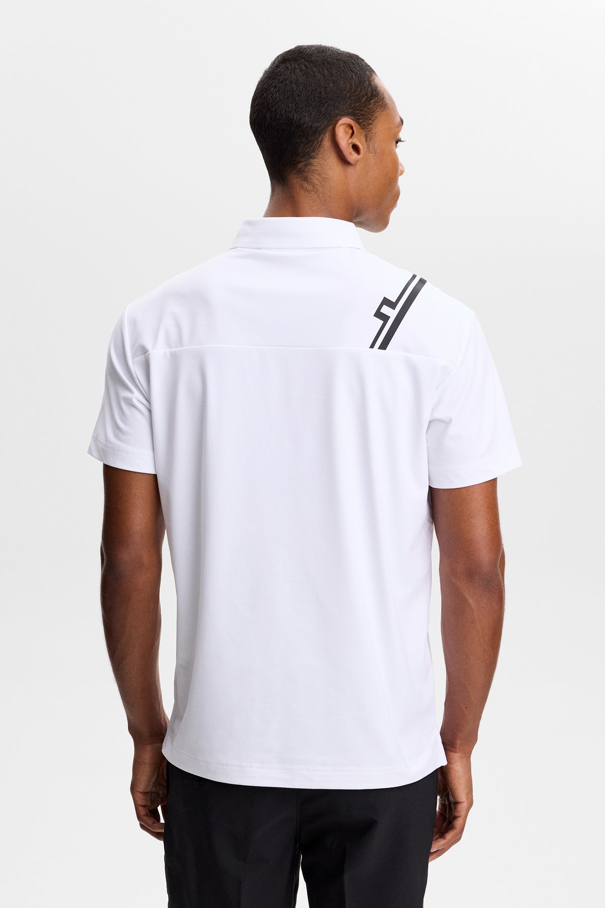 J.Lindeberg Fred Polo White – baksida som visar randig logodetalj