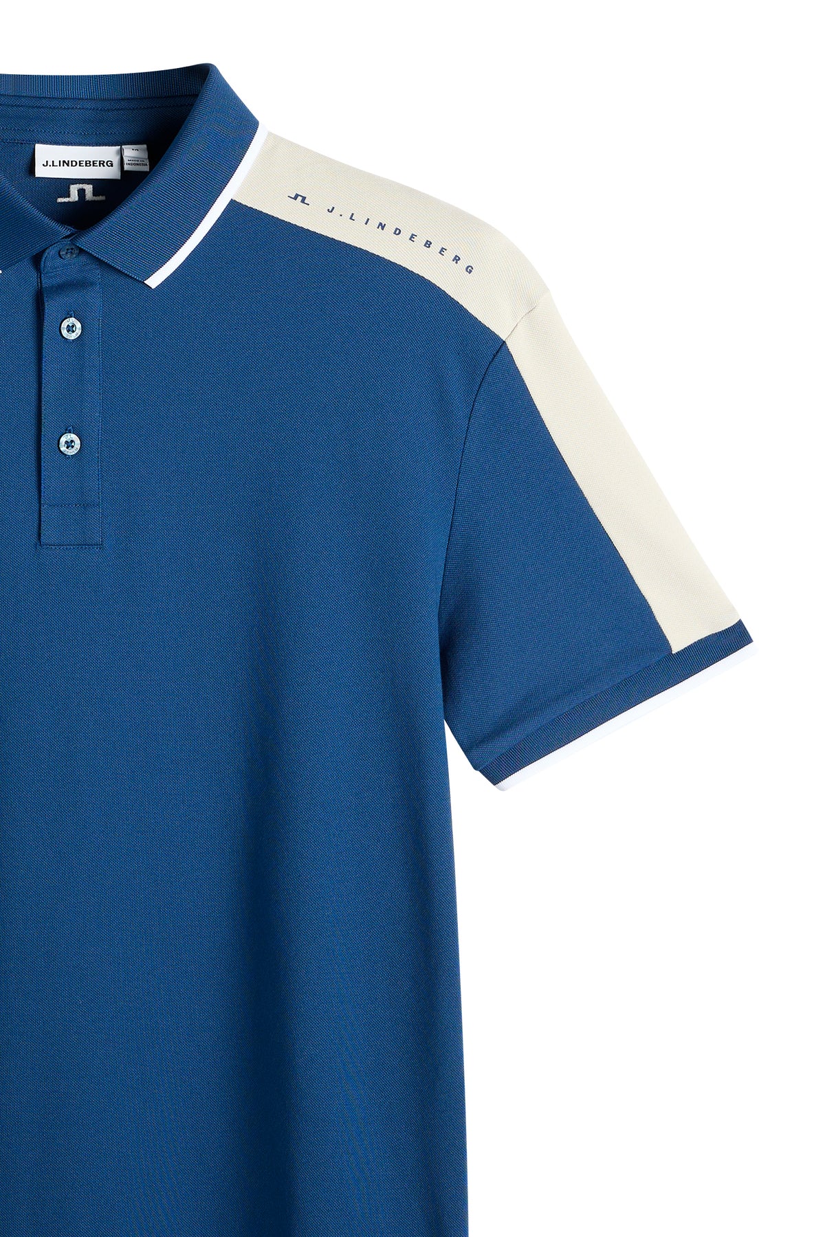 J.Lindeberg Jace Polo Estate Blue – bakifrån som visar Bridge-logotypen och de skurna och sydda axelpanelerna
