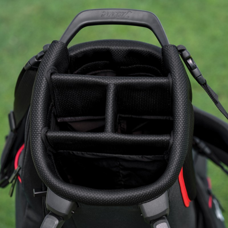 Ny 4-delad topp för enklare åtkomst till klubborna på Titleist Players S4 bärbag