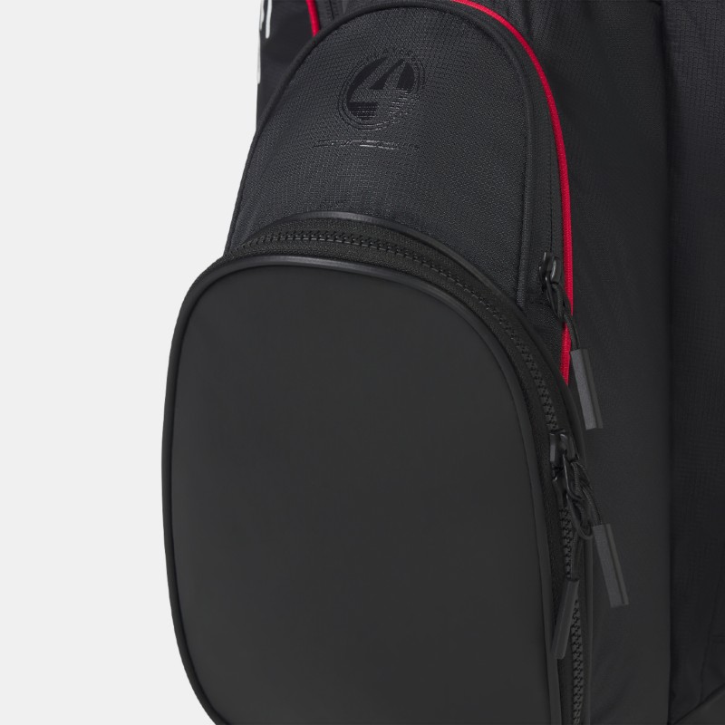 Utrymmesoptimerade boll- och peggfickor på Titleist Players 4 Carbon