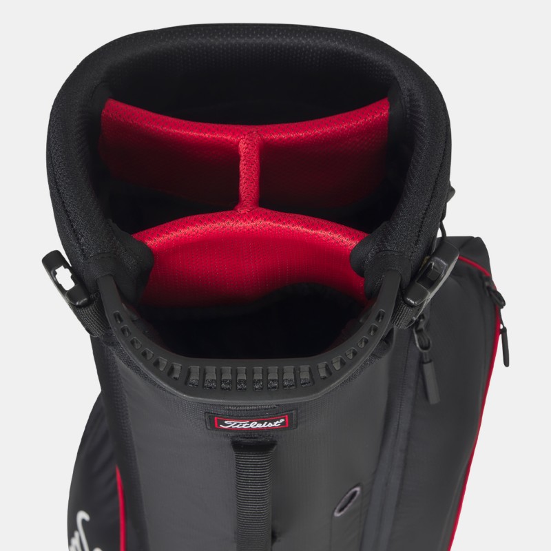 Detalj på ultralätt 4-delad topp på Titleist Players 4 Carbon