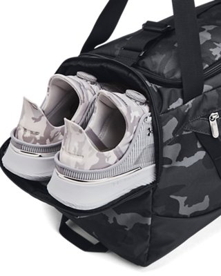 Dubbla sidofickor för vattenflaskor på Undeniable 5.0 Liten Dufflebag