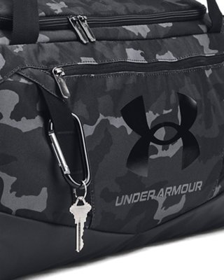 Främre organisationsficka med dragkedja och Molle-band på Undeniable 5.0 Liten Dufflebag