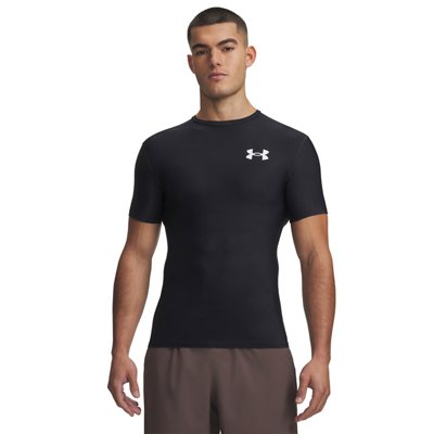 Illustration av Under Armour kompressionspassform på en manlig torso