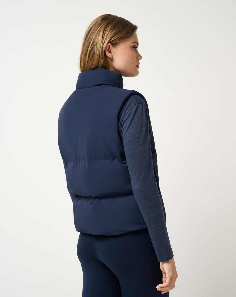 Travis Mathew Moontide Bonded Vest 2.0 – detalj med horisontella limmade paneler