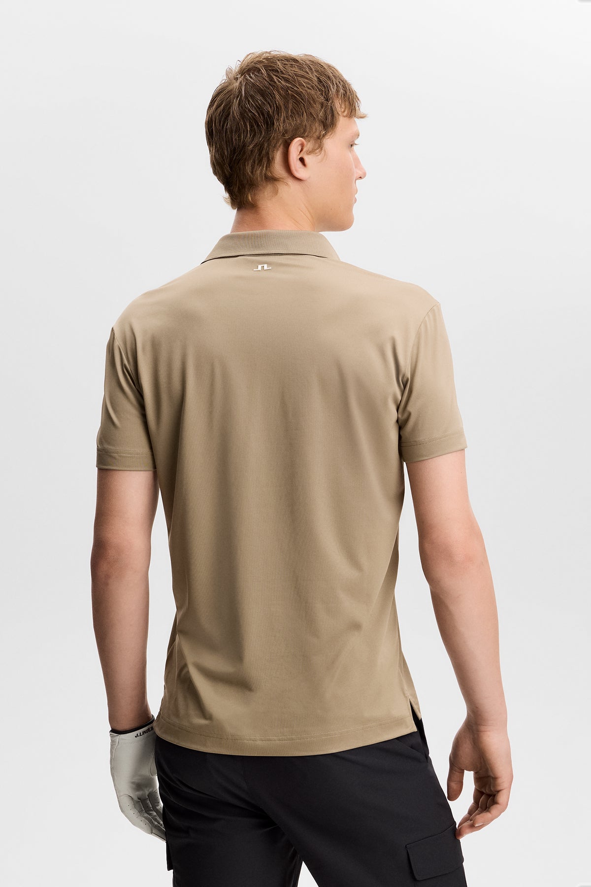 J.Lindeberg Bridge Pikétröja Brindle – detalj på krage med regular fit