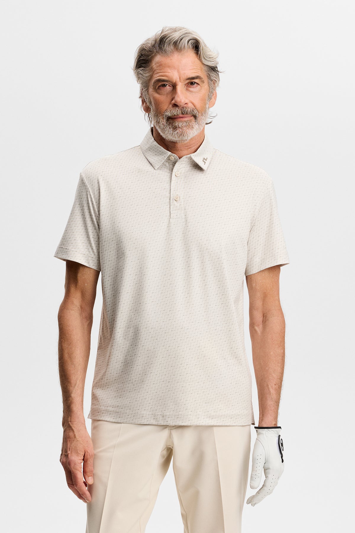 J.Lindeberg Tod Print Polo Bias Bridge Micro Moon Brindle – detalj som visar krage i samma tyg och treknappslå