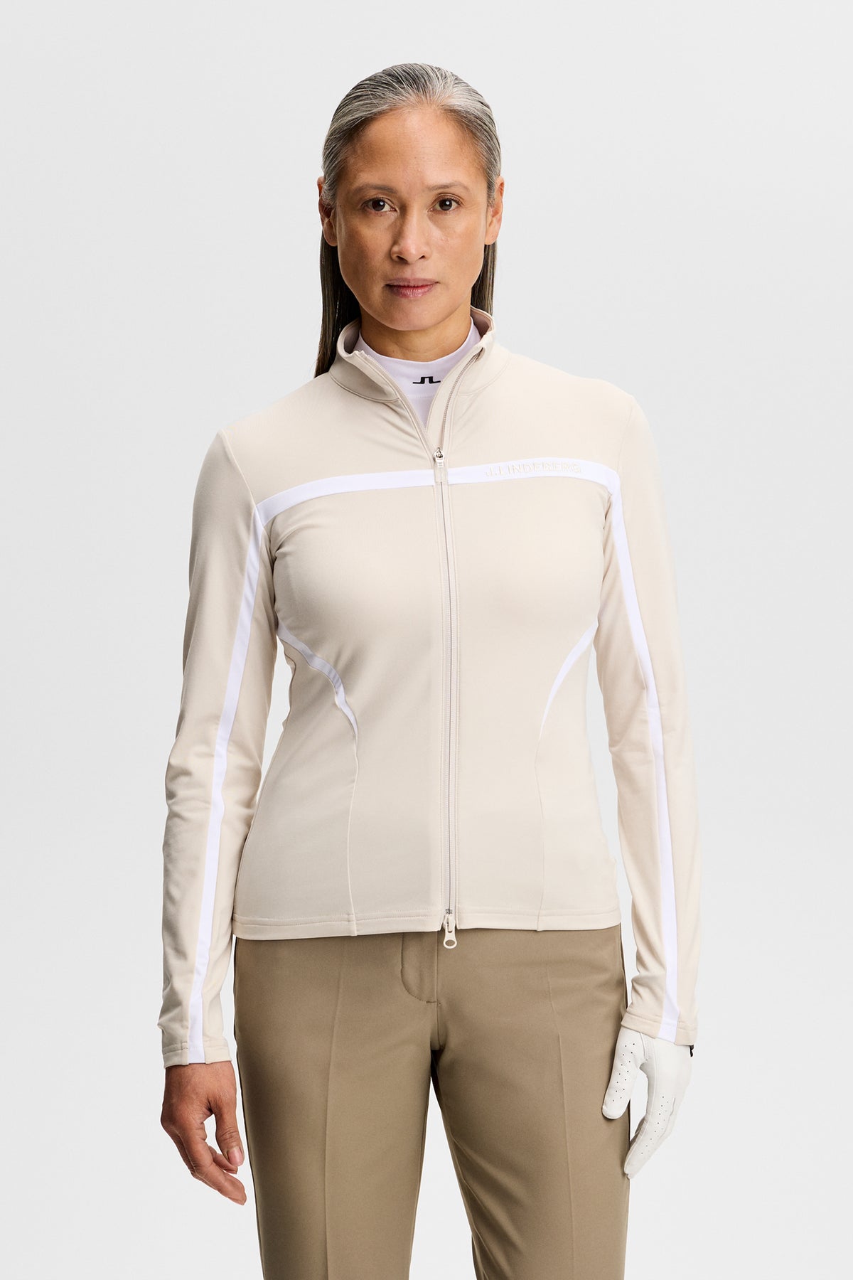J.Lindeberg Janice Mid Layer Moonbeam – framifrån som visar Light Mid tyg och dragkedjedetalj