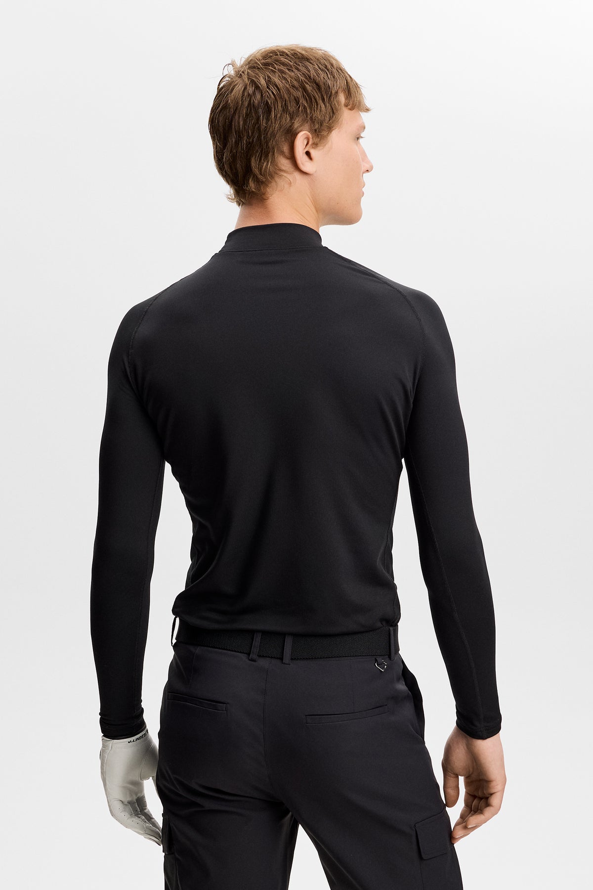 J.Lindeberg Ello Brushed Top Black – detalj av hög krage för vindskydd