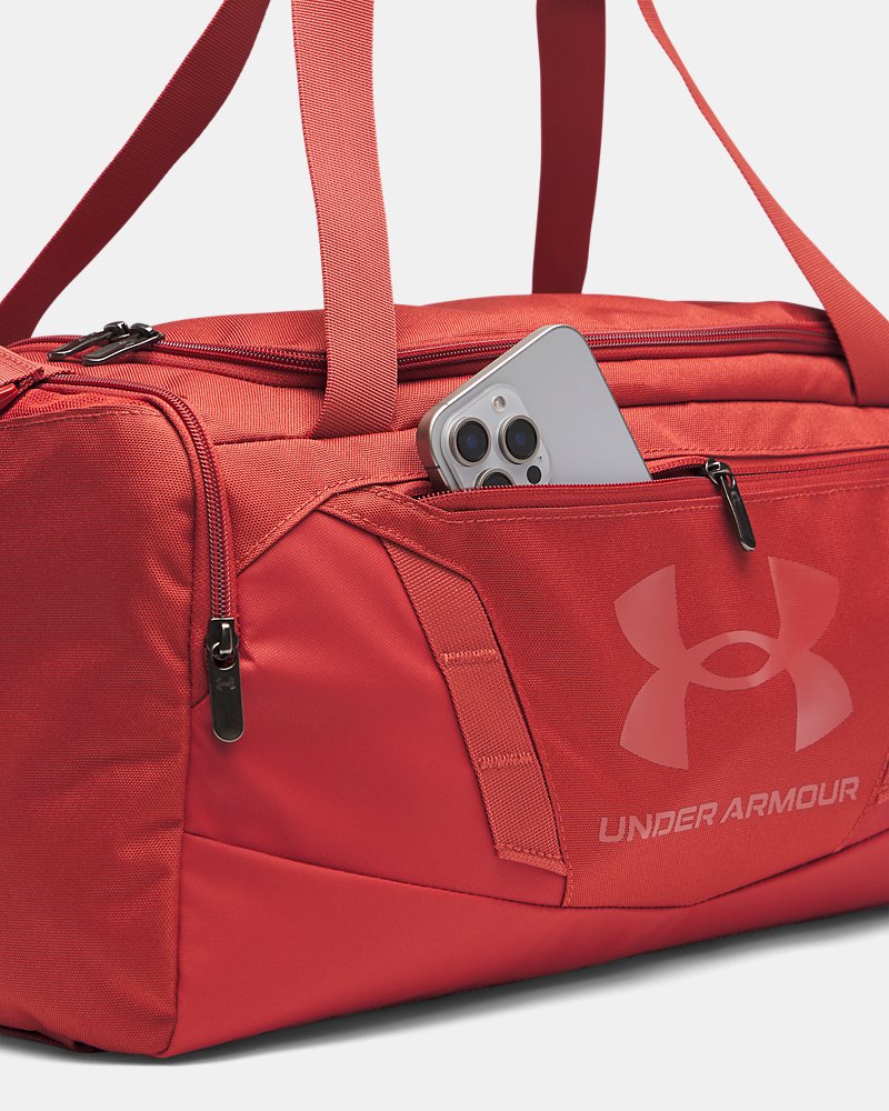 UA Undeniable 5.0 XS Duffle detalj av framficka
