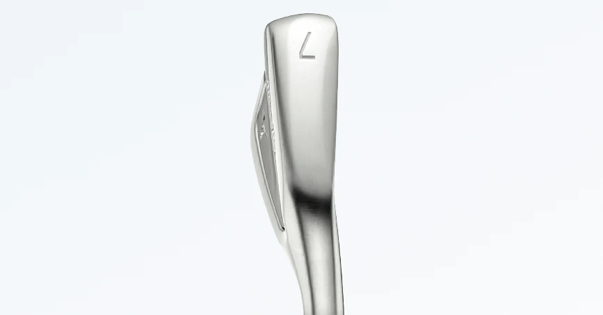 Triple Cut Sole-design på Mizuno Pro M-13 järn för konsekvent markkontakt