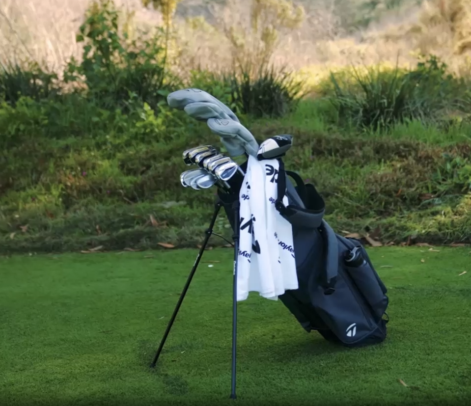 TaylorMade FlexTech bärbag i bruk på banan