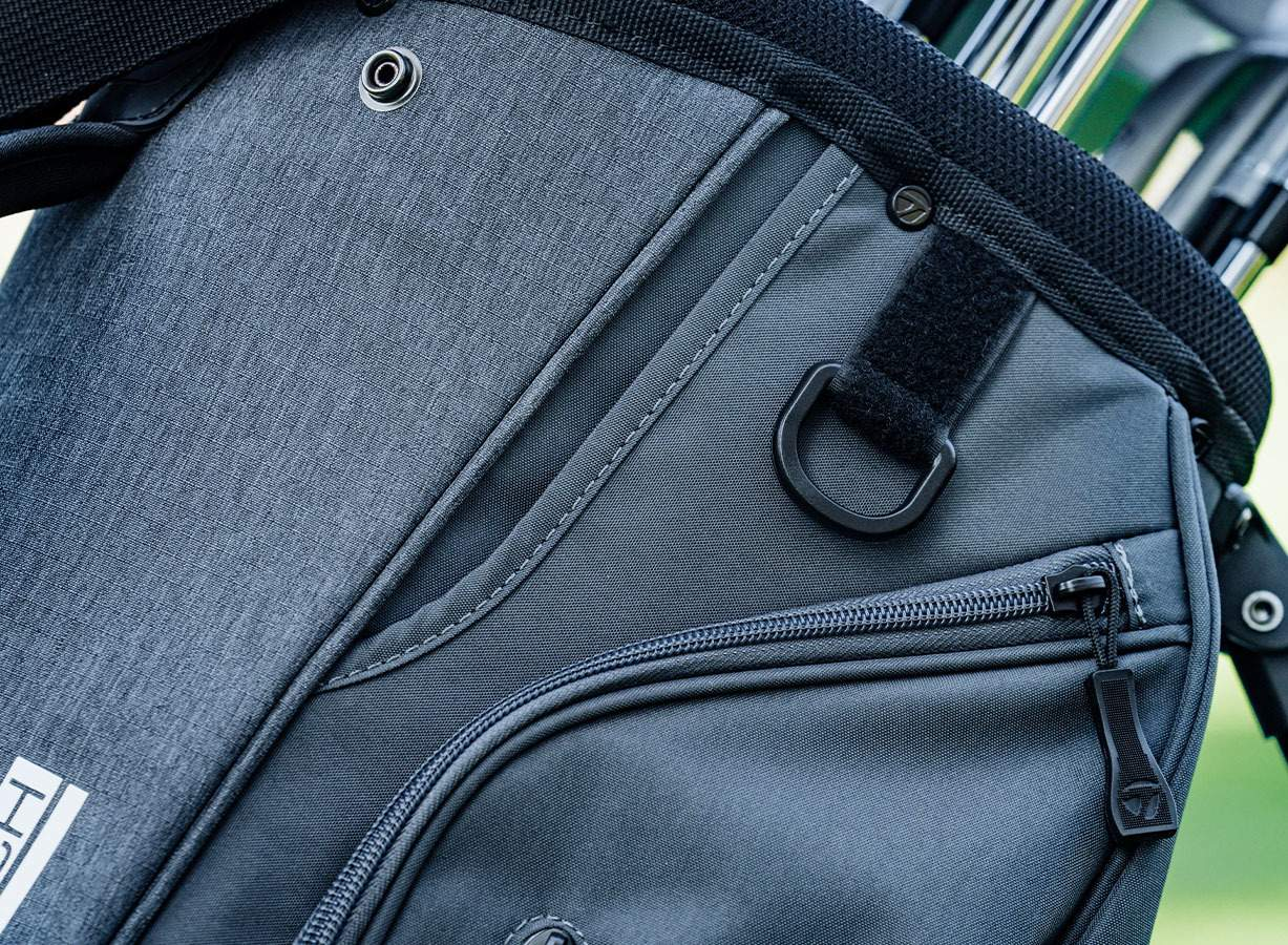 TaylorMade FlexTech bärbag genomföring för golfbilsrem