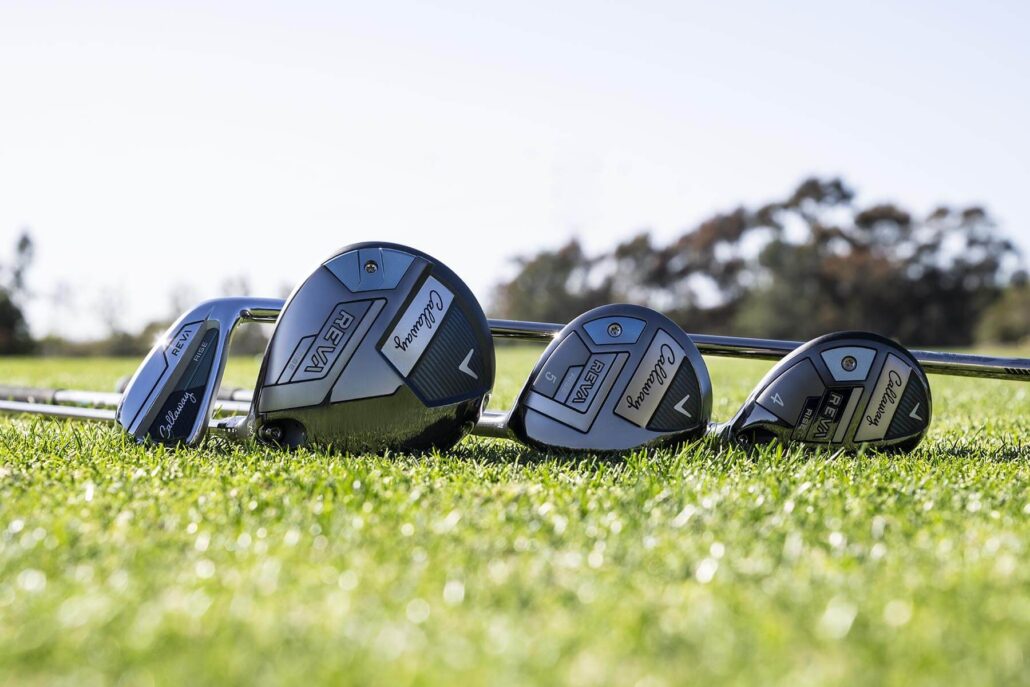Callaway REVA Rise driver, träklubba, hybrid och järn på gräs